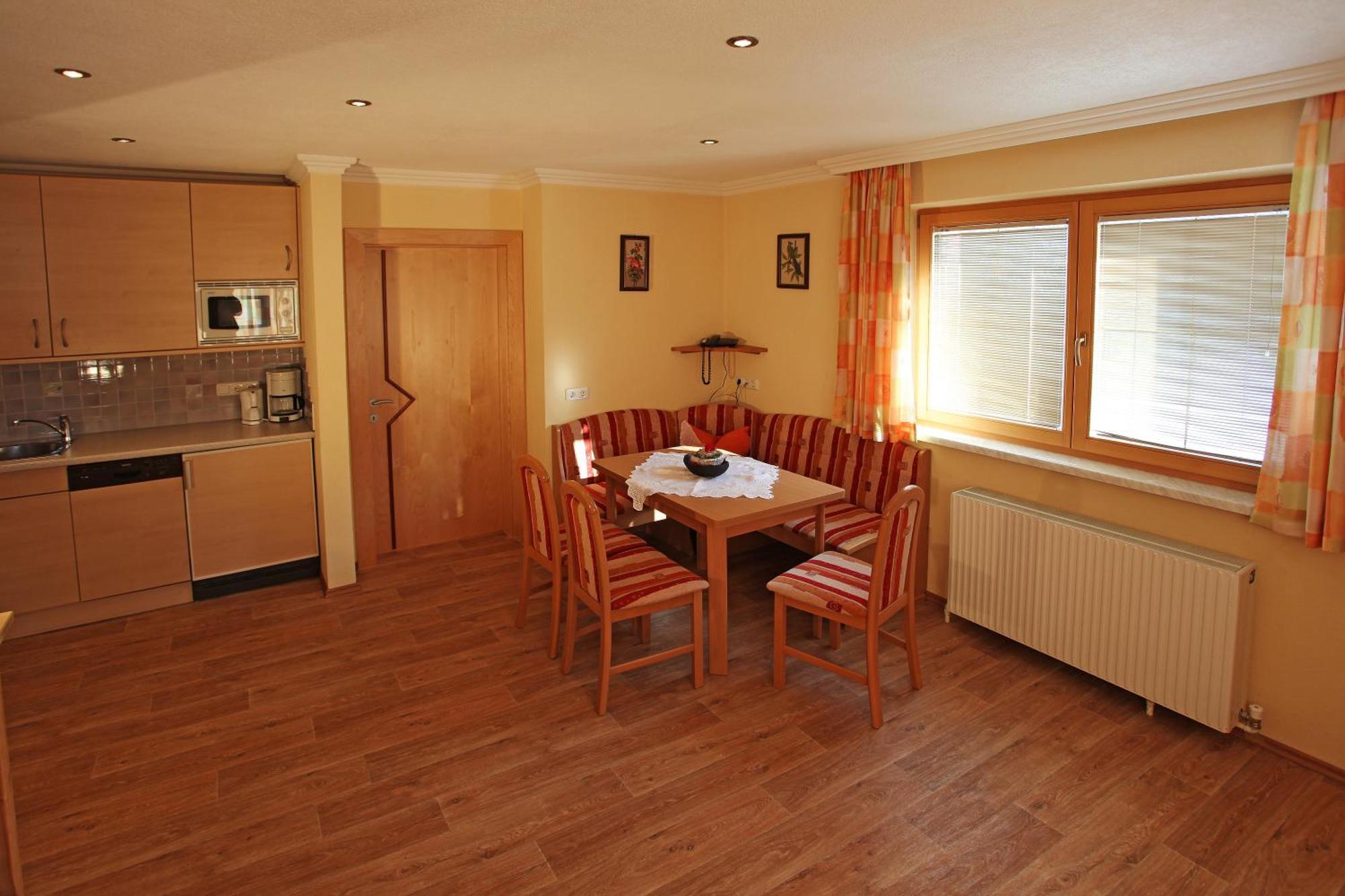 Haus Helga Hotel Капл Екстериор снимка