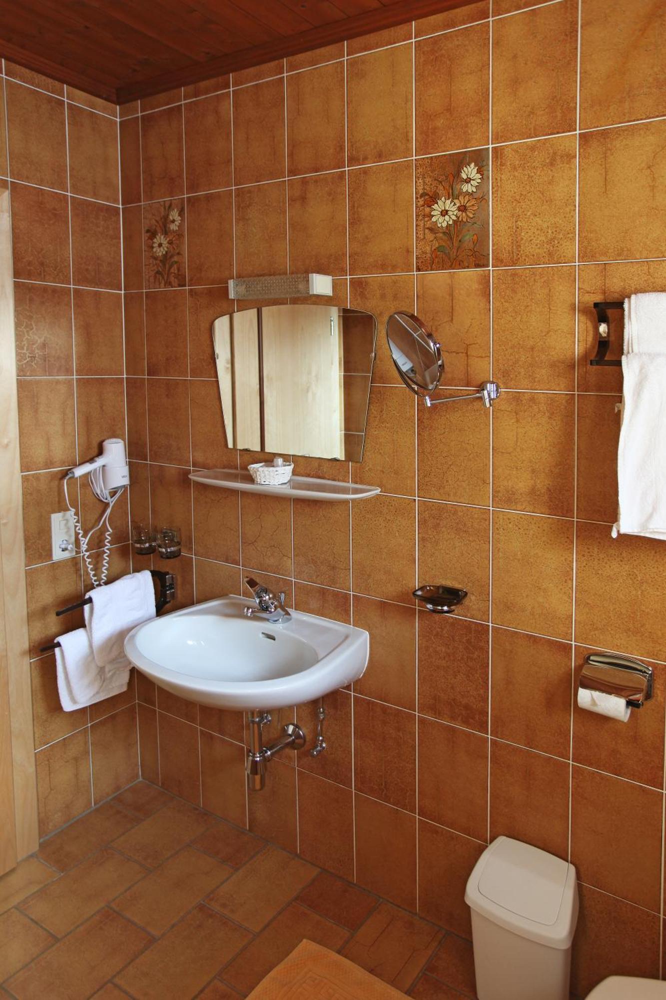Haus Helga Hotel Капл Екстериор снимка